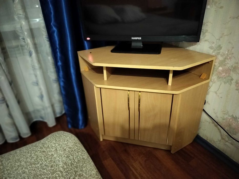 Тумба (столик) под ТВ