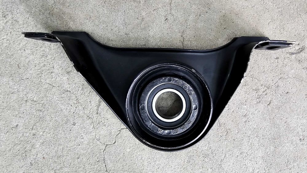 W210 подвесной кардана новый.