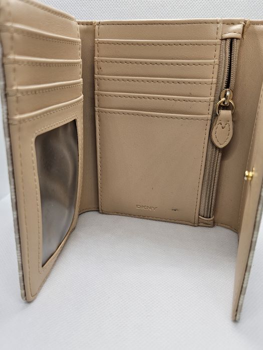 DKNY Оригинално портмоне