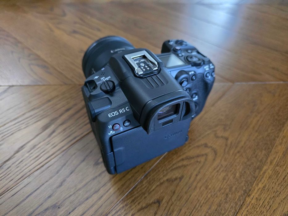 Canon r5c + cage, 2 carduri, 4 baterii