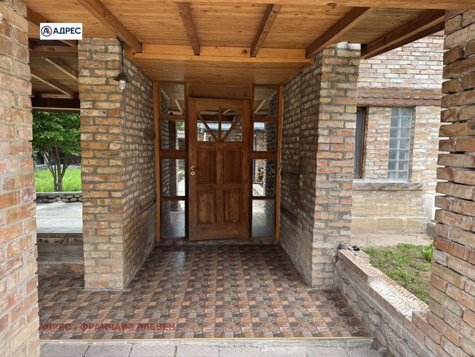 Къща в Враца- площ 240 цена 260000