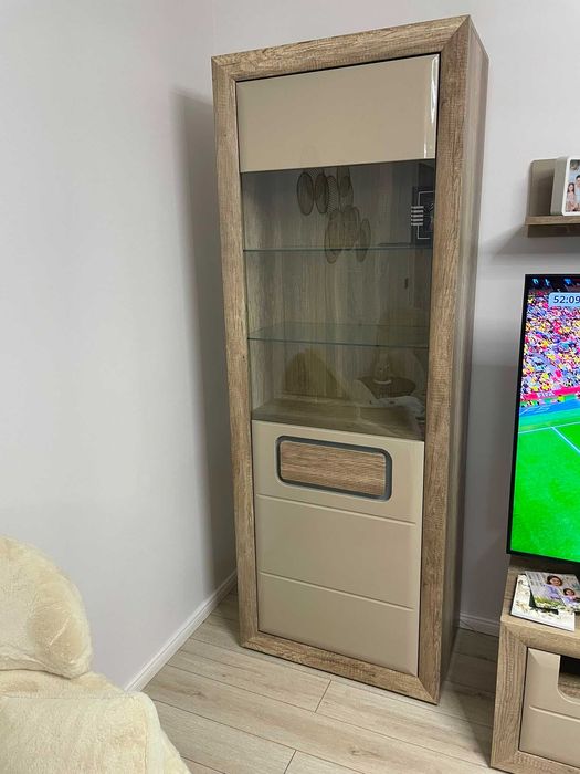 Vand Mobilier Vitrina