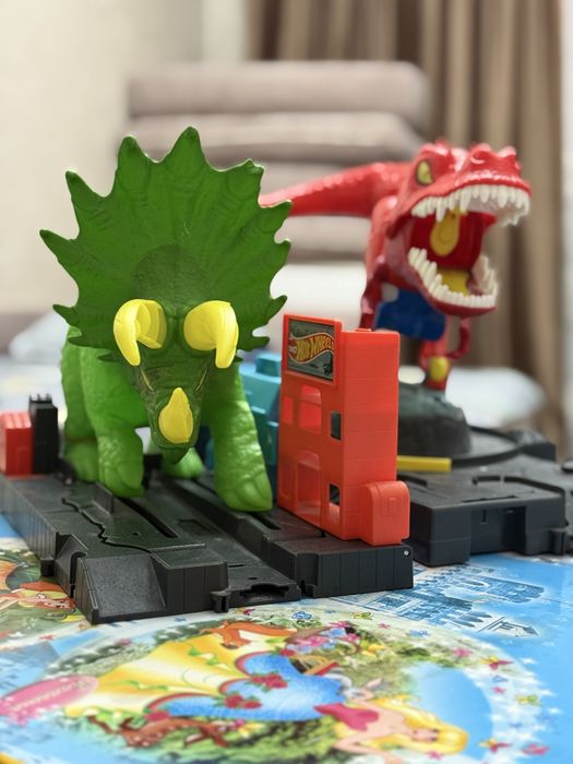 Hotweels динозавры треки