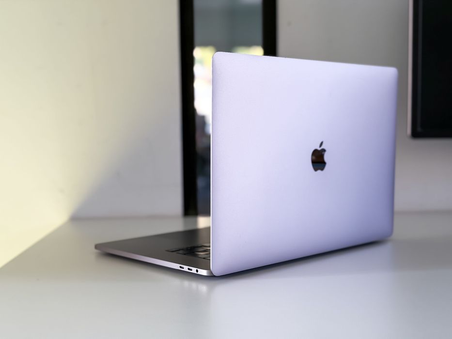  MacBook Pro 16" 2019 A2141, i9 2,4 GHz 8-core, 32 GB RAM, 500 GB SSD