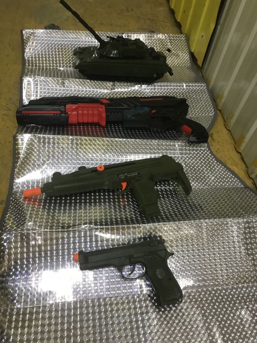 Игрушки качественные. Станция машинки