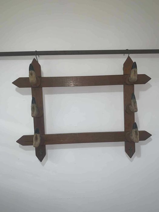 Suport de perete pentru arme