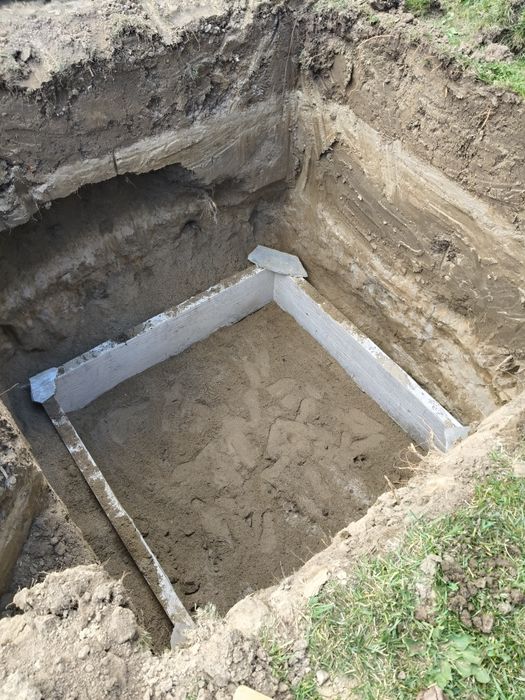 Изграждане на септични ями,ВиК услуги права и обратна вода Услуги с багер всякакви изкопи за осно