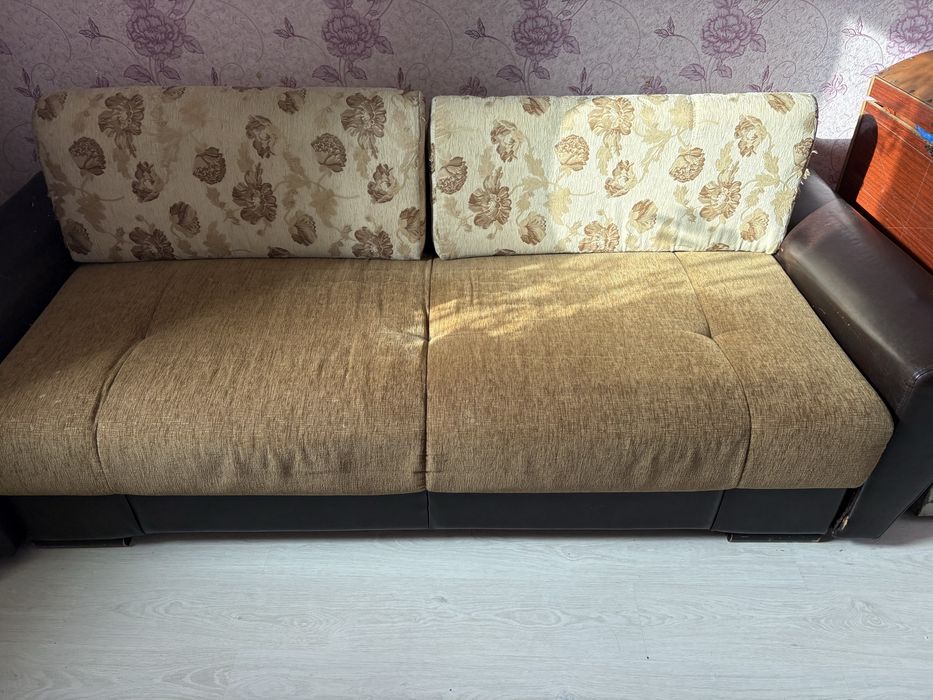 Диван продам срочно