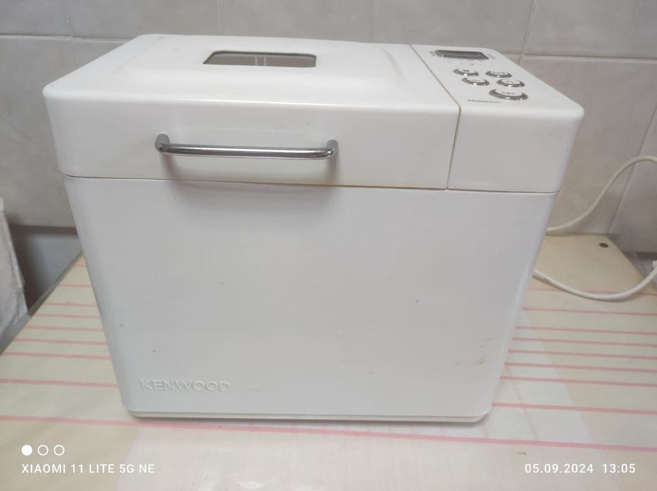 Masina de facut paine Kenwood BM 250