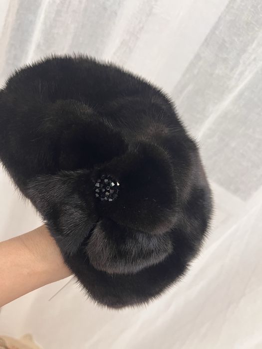 Норковые и меховые шапки по 15000 и 35000