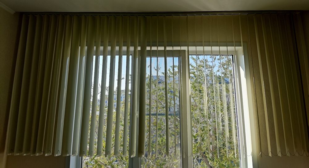 Продам жалюзи на балкон