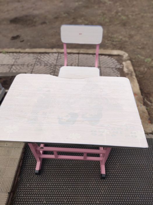 Продам парту со стулом б/у