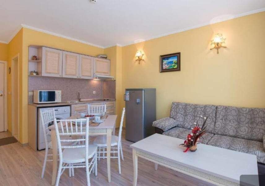 Дава се под наем Двустаен апартамент в к.к. Слънчев бряг - 60 кв.м за 61.2 € - Снимка #4