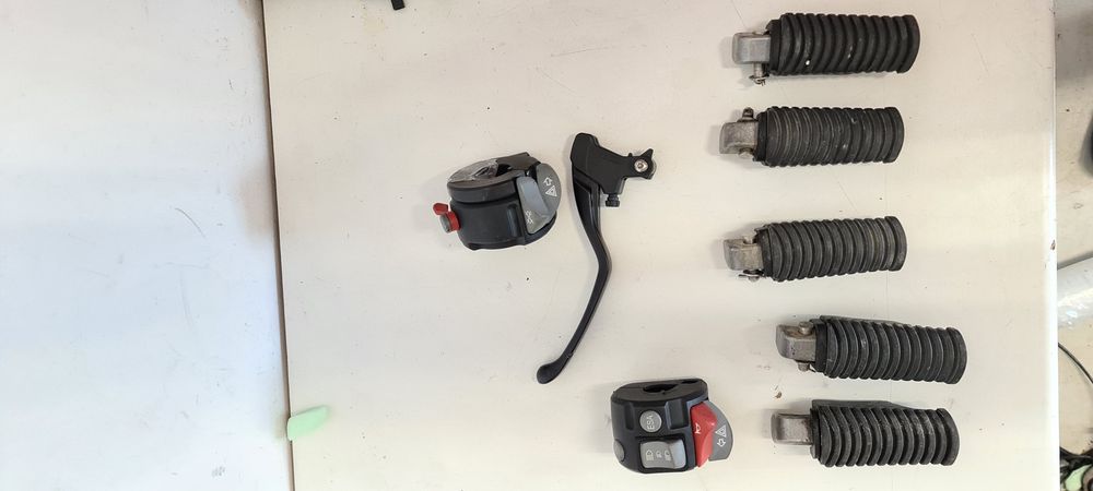 Scărițe  pasager spate BMW F800GS  F850GS bloc comenzi  maneta ambreaj