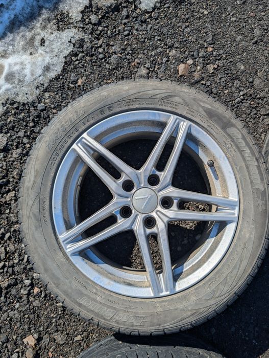 Продам комплект шин с дисками