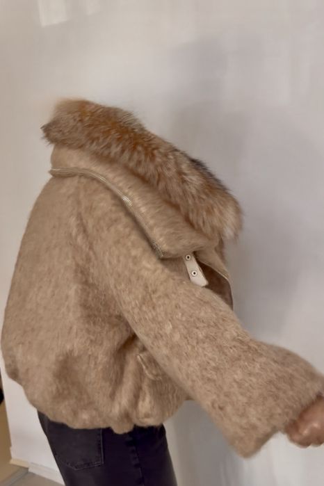 Bomber superb,lana 100%,dublat de geaca cu puf de gasca,guler raton