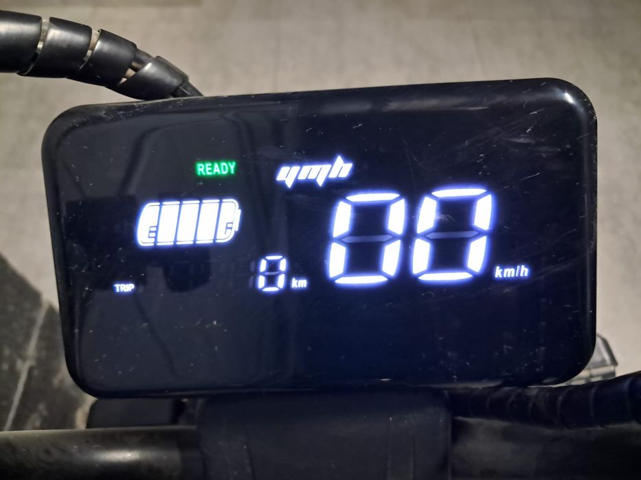 Скутер 2024 года.