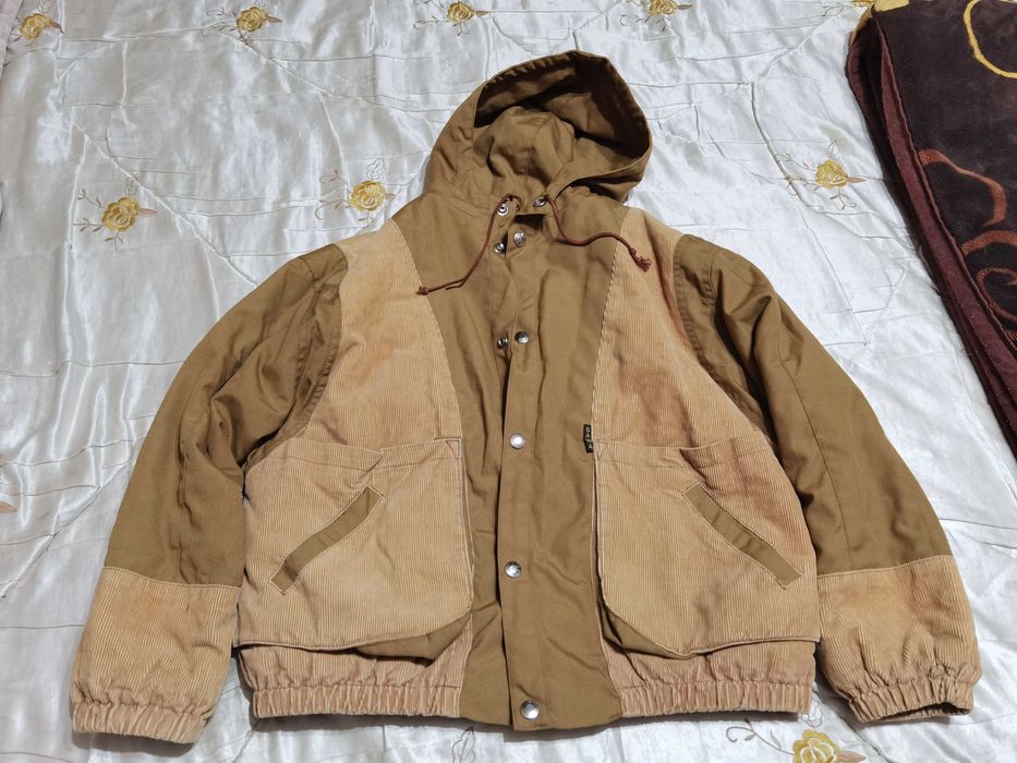 Продаются куртки.