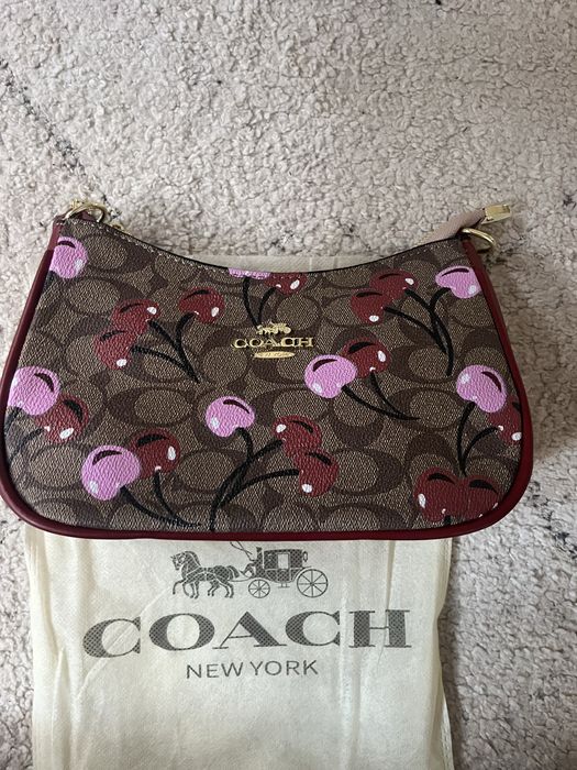 Coach bag, cond new.