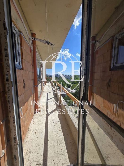 Продава се Тристаен апартамент в Варна, Изгрев - 102 кв.м за 1442 €/кв.м - Снимка #1