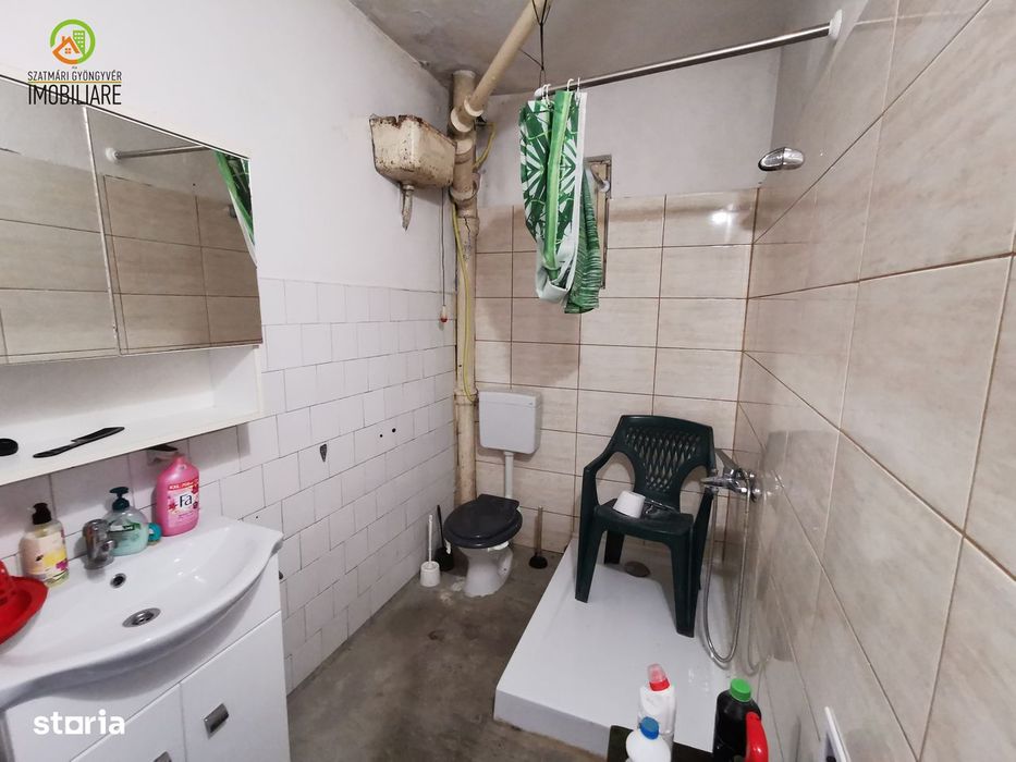 Casă cu teren mare, Acățari