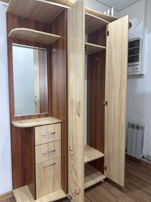 Прихожая шкаф вешалка