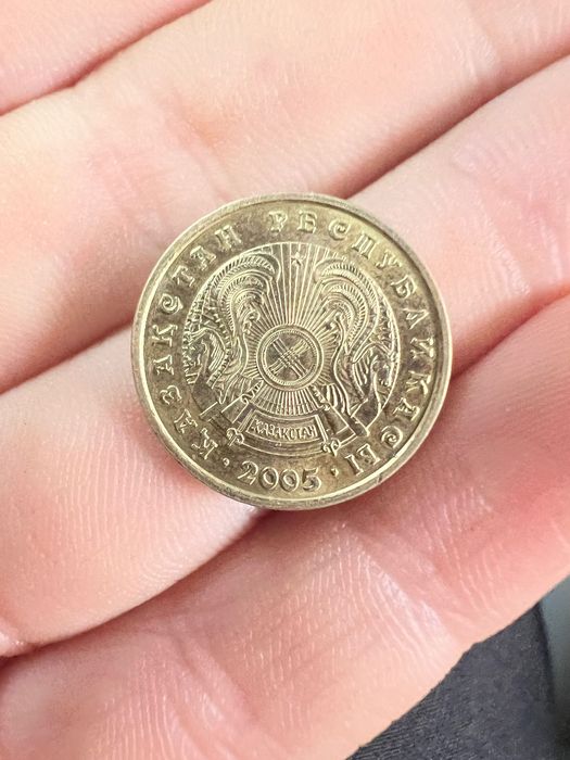 Монета 2 тенге 2005 года