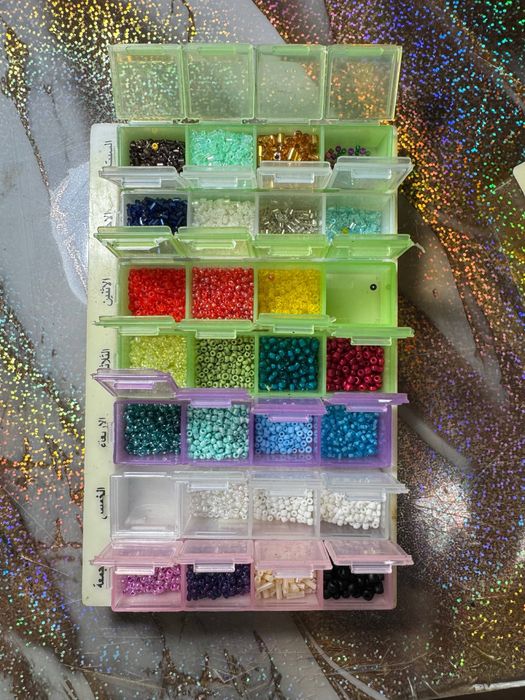 Бисер с контейнерами