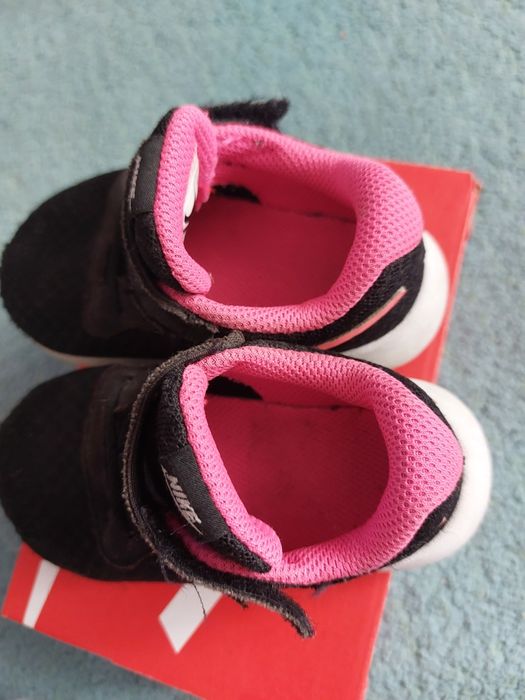 Adidasi Nike numarul 22