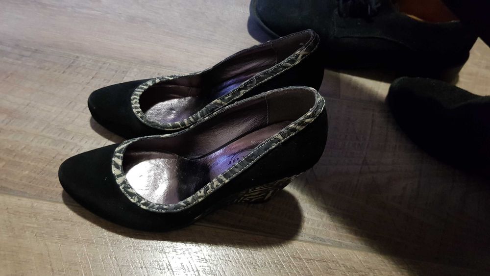 Официални обувки в черно и елегантна платформа