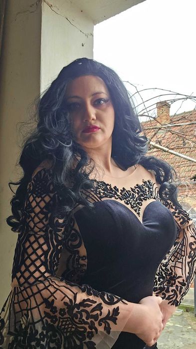 Rochie eleganta cu pietre de ocazie