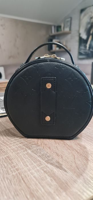 Geanta Louis Vuitton neagra 180 lei