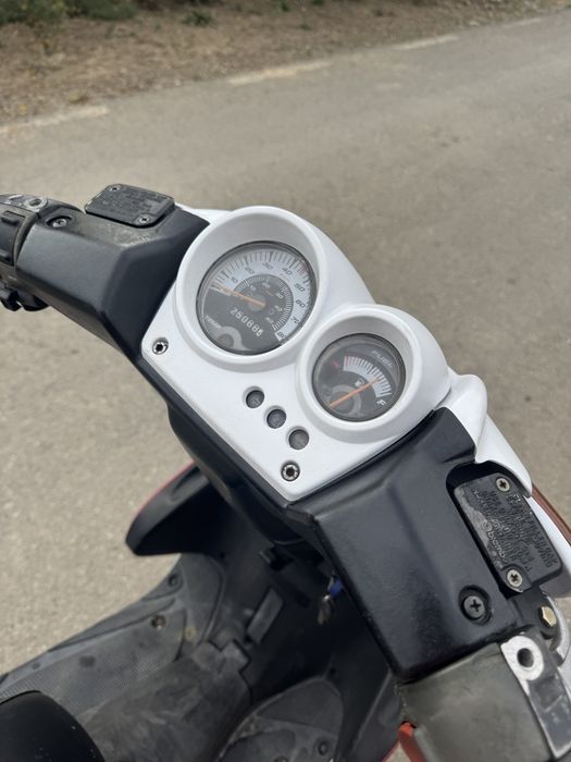 Vand sau schimb Yamaha aerox acte la zi fiscal carte rar totul la zii