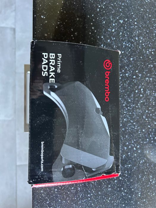 Продавам предни накладки рено мастер 3