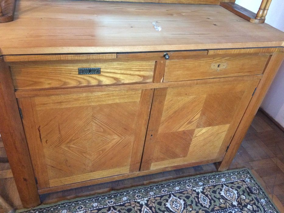 Bufet-Vitrina, vechi (Credenț), perioada intebelică