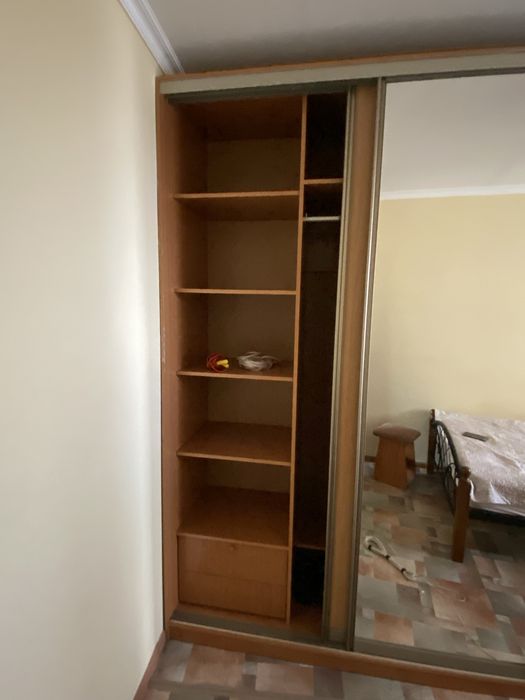 Шкак купе, 3-х дверный, с зеркалом