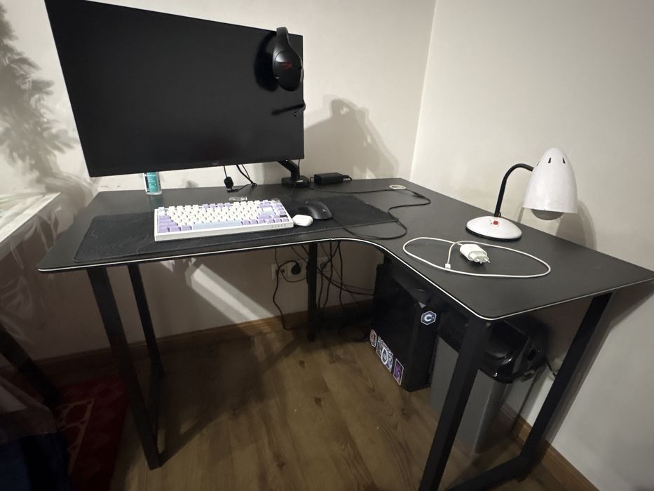 стол с полочками