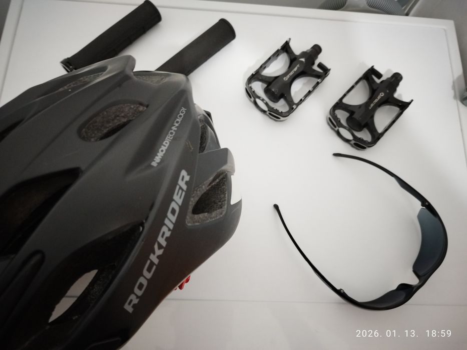 Vând Casca bicicleta Rockrider ,ochelari pedale,maner