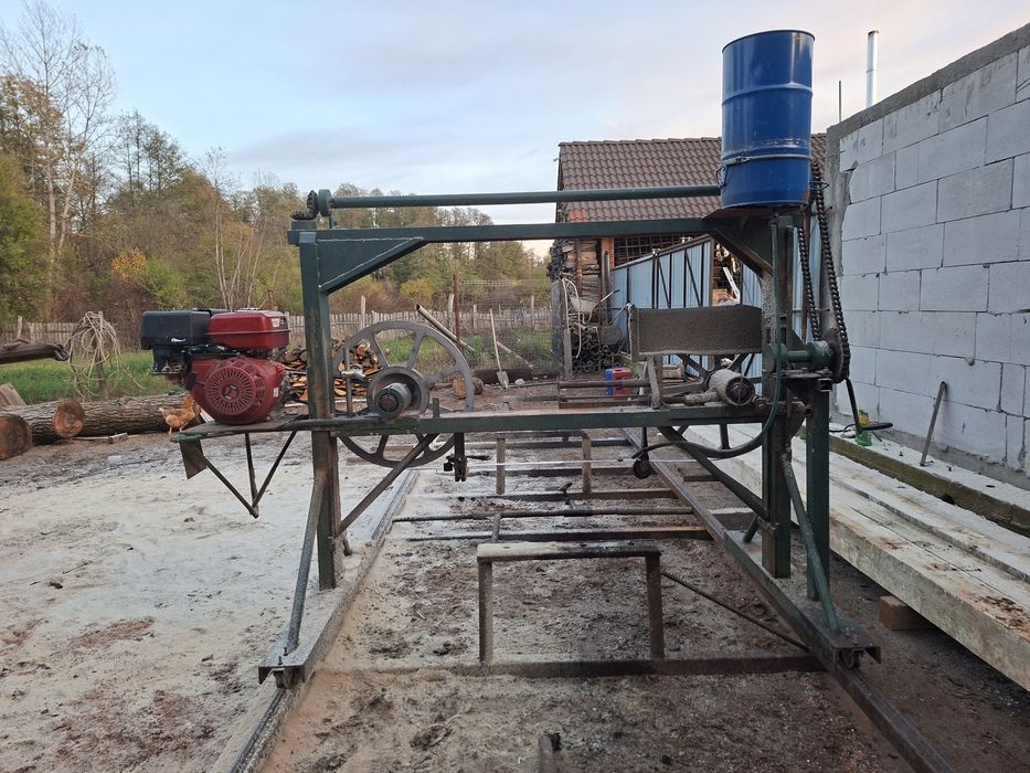 Vînd banzic debitare bușteni