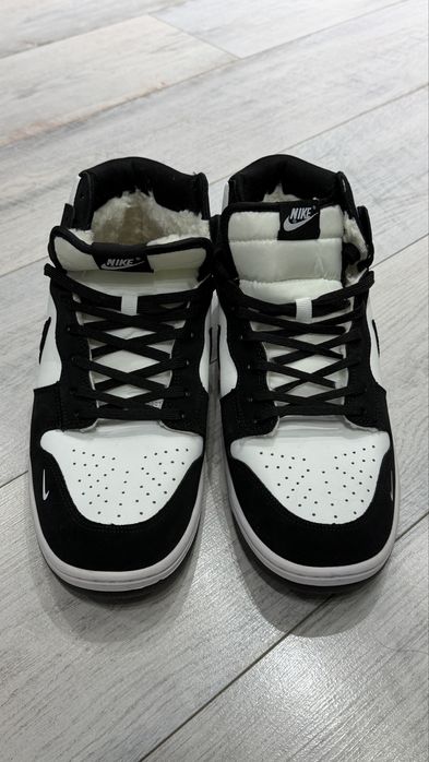 Кроссовки Nike зимние.