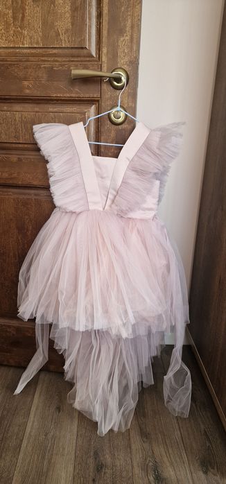 4 нарядных платья на девочку 4-7 лет