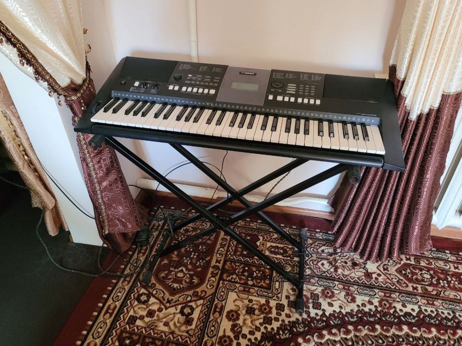 Синтизатор YAMAHA E 423