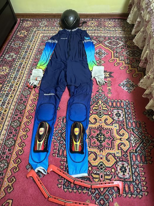 Шорт трековские вещи комбенизон,шлем,перчатка,лезвия итд