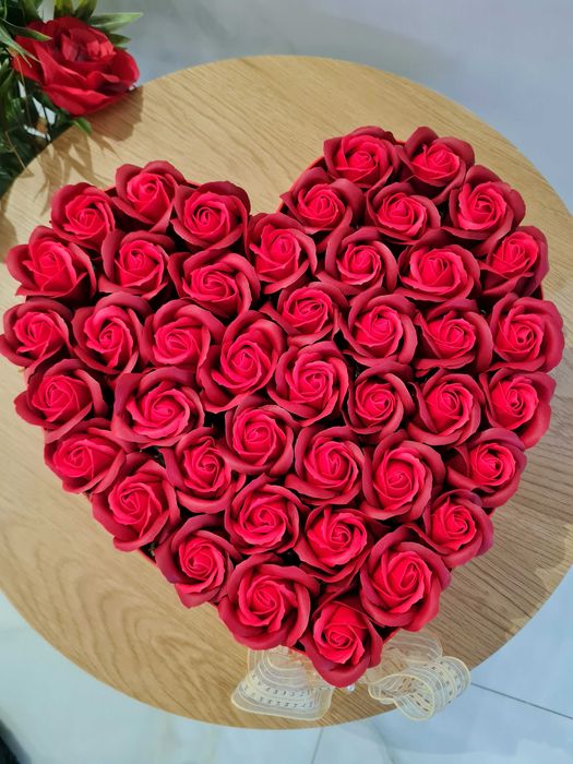 Кутия с вечни рози,сапунени рози, подаръци