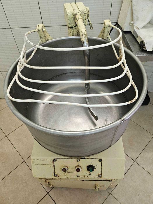 Продавам цялостно професионално кухненско оборудване
