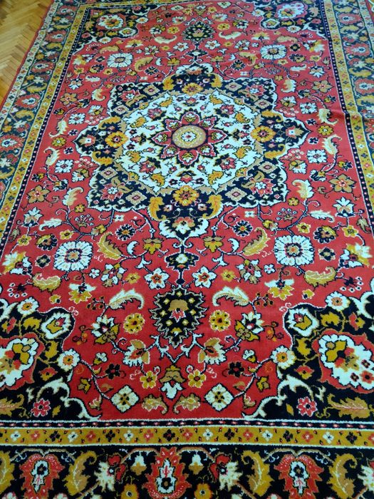 Продам ковер в хорошем состоянии