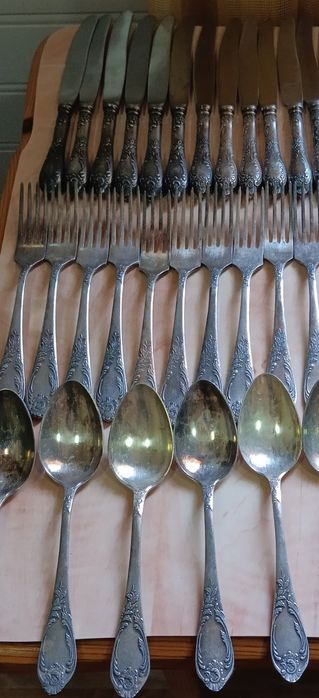 Продается мельхиоровый набор