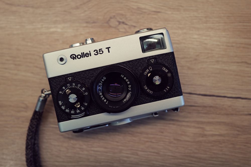 Aparat foto Rollei 35 T pe film obiectiv Zeiss Tessar point and shot