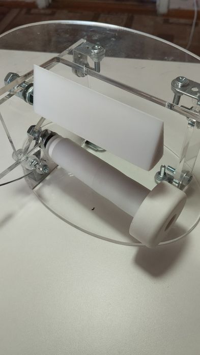 машинку для формирование ресничных пучков.