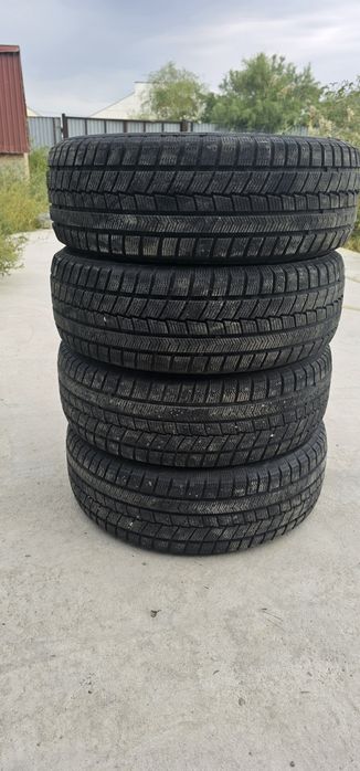 Зимние покрышки 215/60/R16